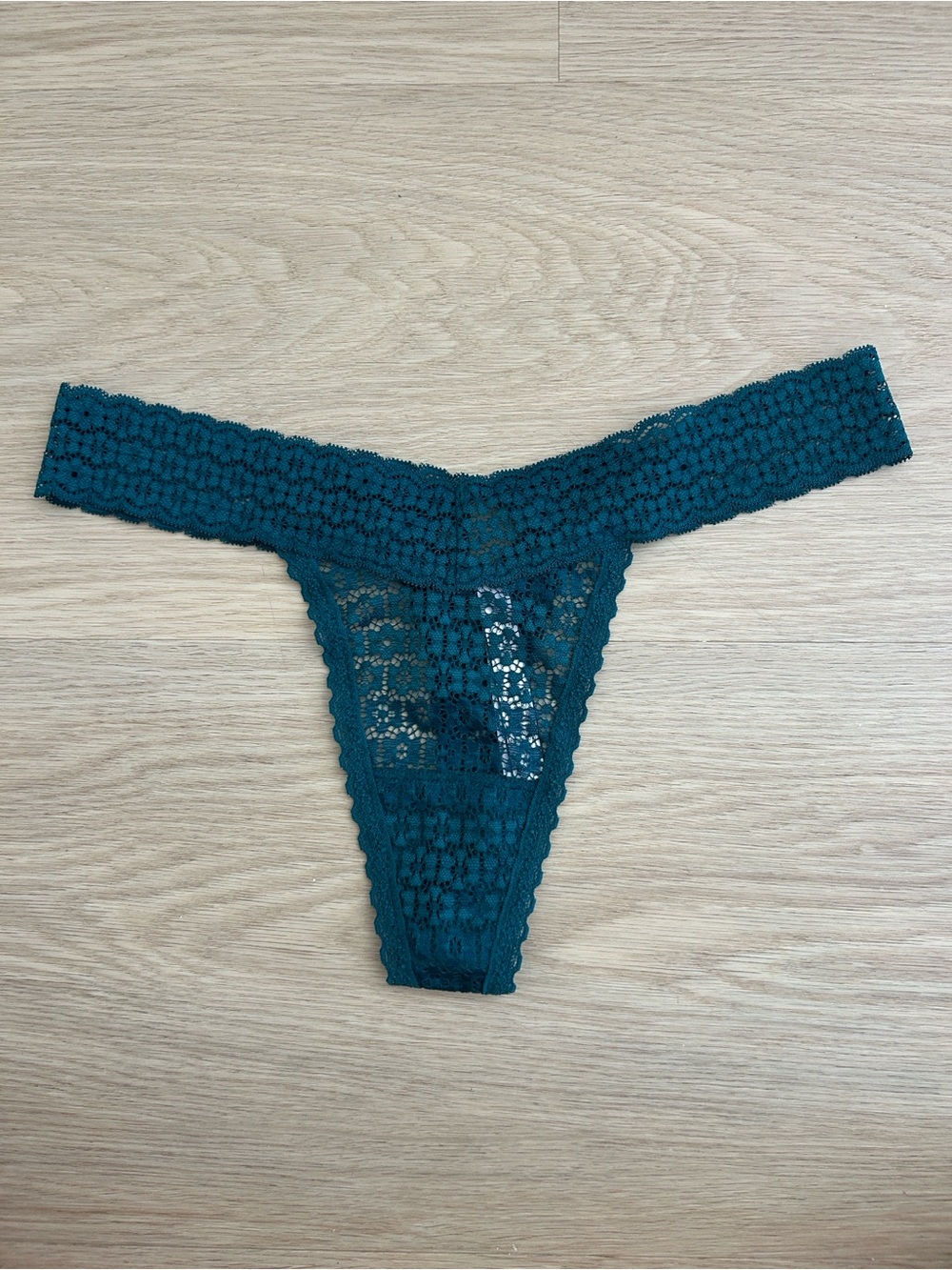 Victoria's Secret Lace Thong Panty M
